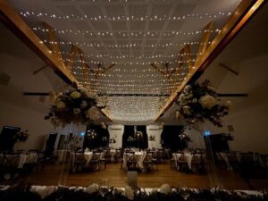 Une grande salle de réception pour votre mariage